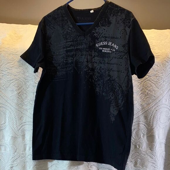 GuessâBlack Graphic V-Neck Tee Size L - Picture 4 of 13